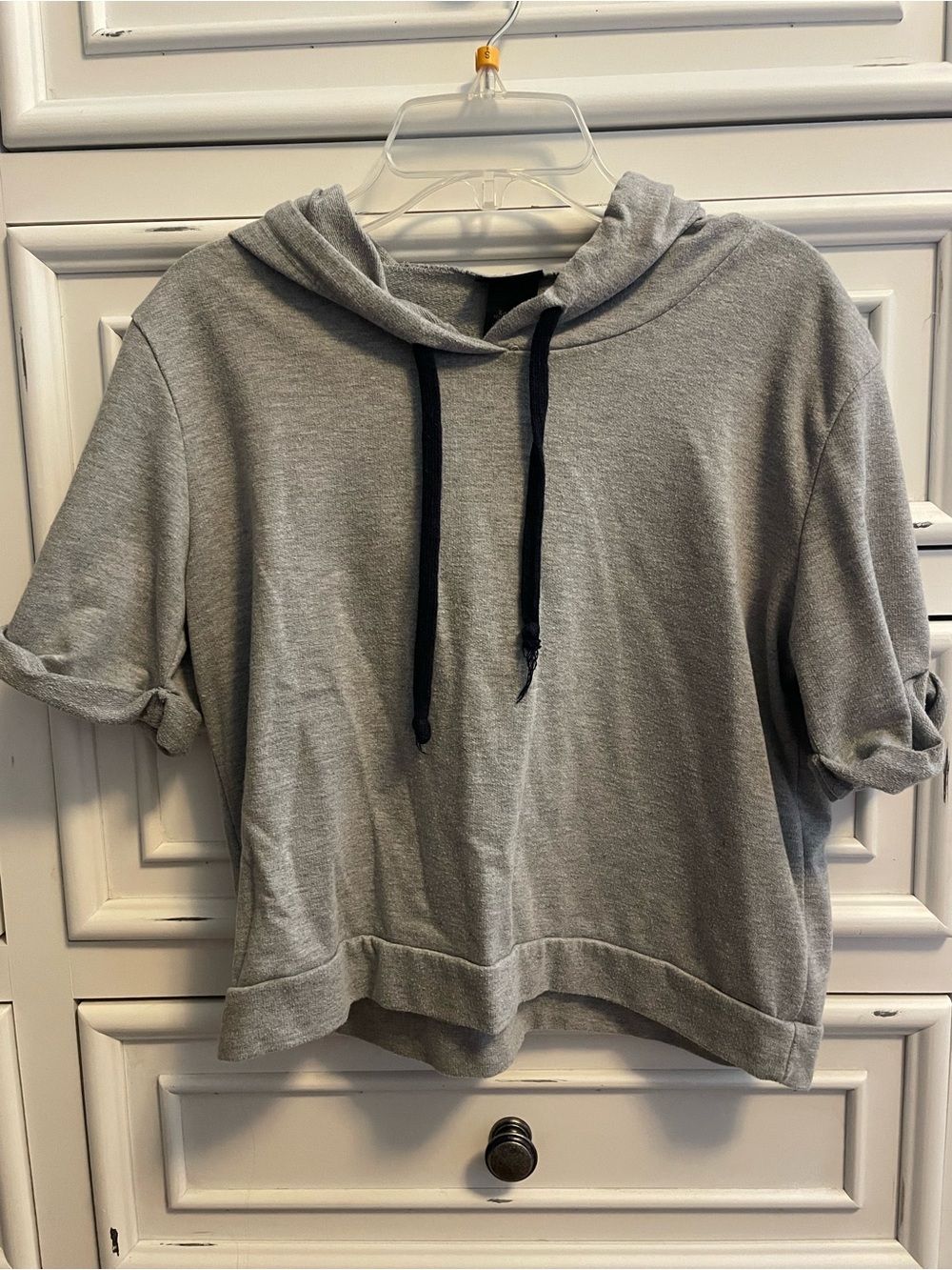 Cropped Light Gray Short Sleeve Hoodie with Black Drawstrings